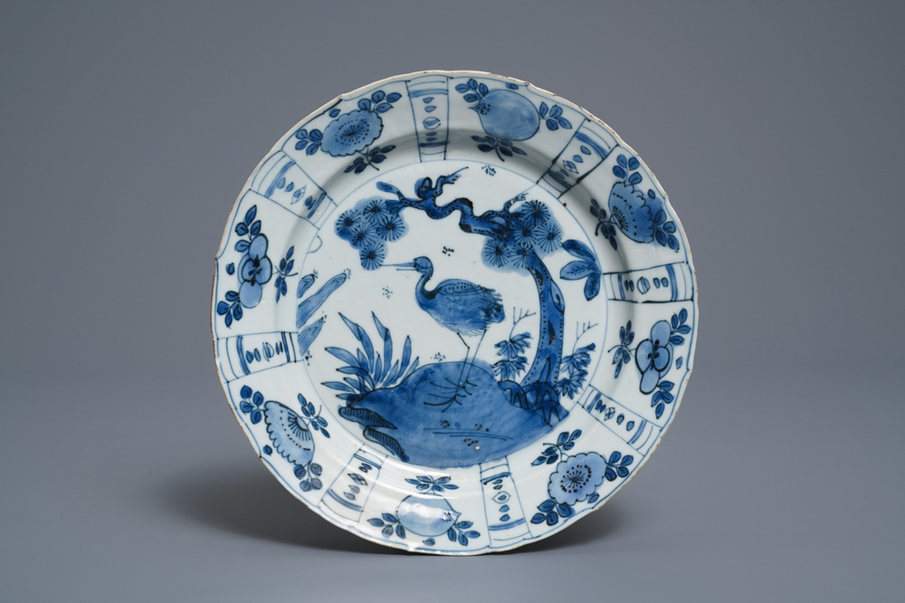 Une coupe en porcelaine de Chine &agrave; d&eacute;cor d'une aigrette, Wanli