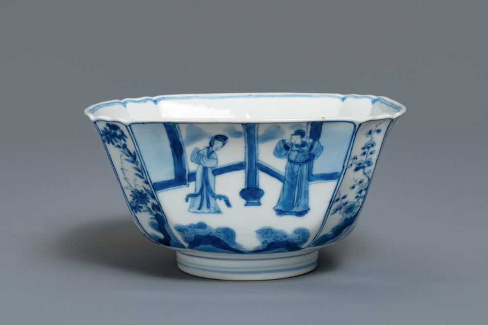 Een Chinese blauw-witte vierkante kom, Chenghua merk, Kangxi