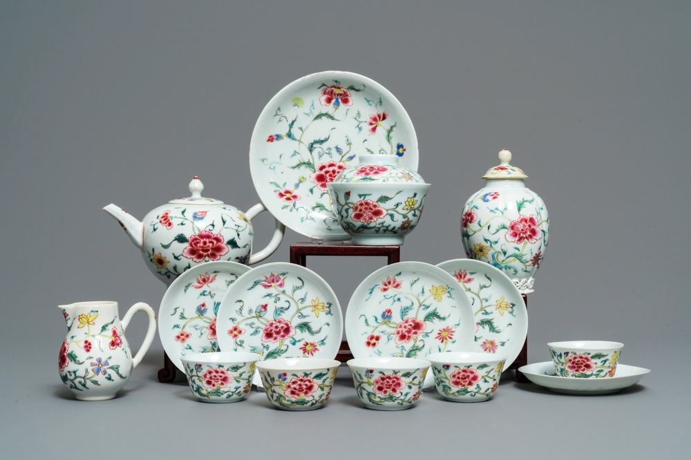 Un service &agrave; th&eacute; en porcelaine de Chine famille rose, Qianlong