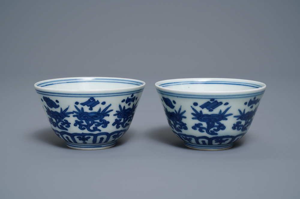 A pair of Chinese blue and white 'linghzi' bowls, Jiajing mark, 19/20th C.