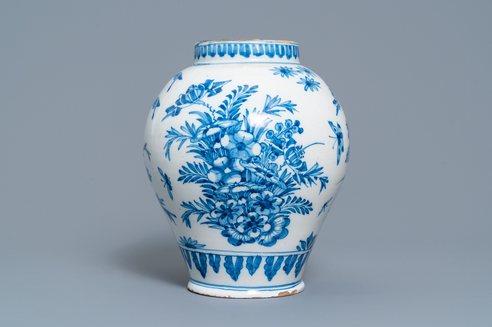 A blue and white Delftware chinoiserie jar, London or Frankfurt, late 17th C.