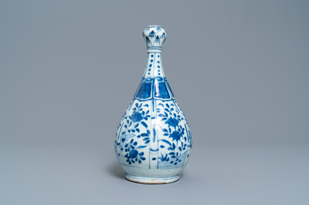 A Chinese blue and white vase with floral design, Wanli
