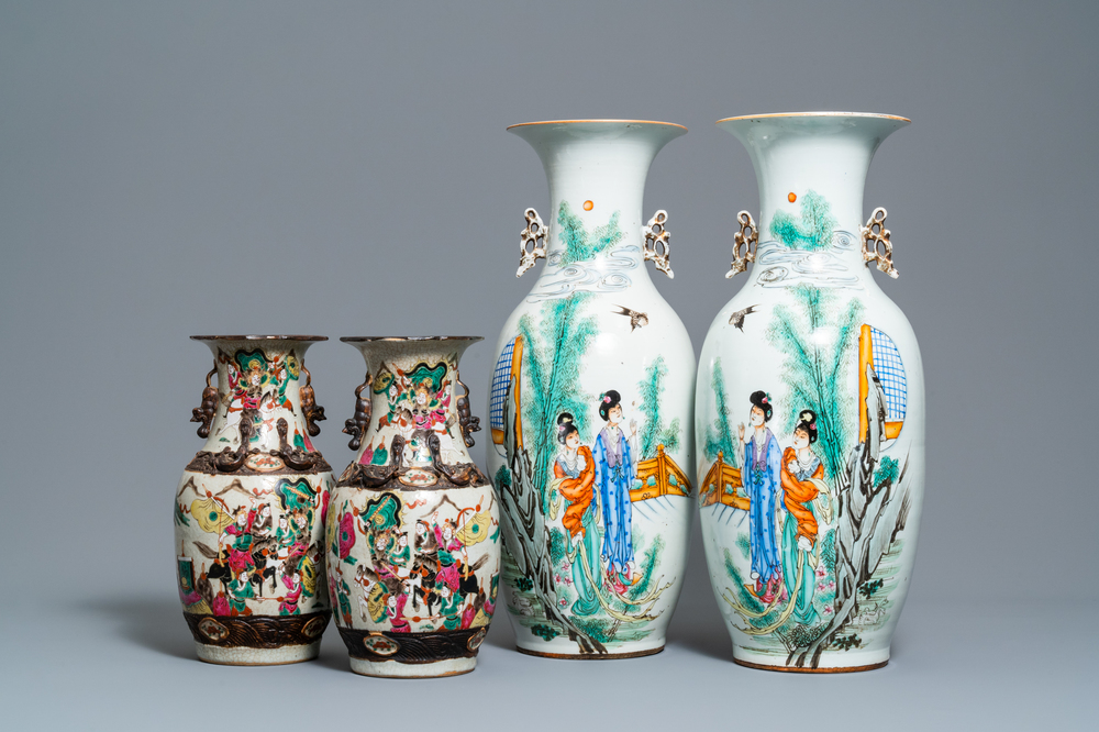 Deux paires de vases en porcelaine de Chine famille rose, 19/20&egrave;me