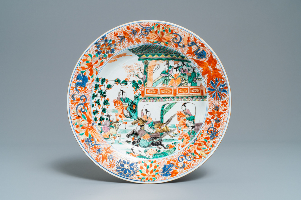 Un plat en porcelaine de Chine rose-verte &agrave; d&eacute;cor du 'G&eacute;n&eacute;ral Yang et Mu Guiying', Kangxi/Yongzheng
