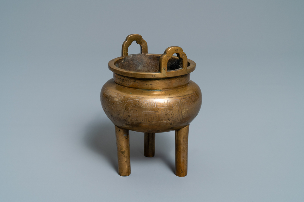 A Chinese silver inlaid bronze censer, Shi Shou mark, 19th C.
