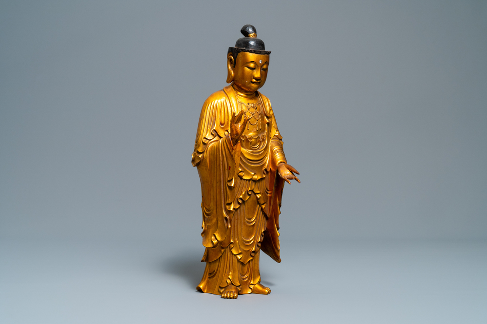Une figure de Bouddha en bois laqu&eacute; et dor&eacute;, Chine, 18/19&egrave;me