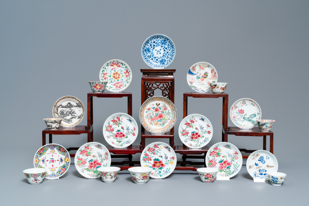 Thirteen various Chinese saucers and nine cups, Kangxi/Qianlong