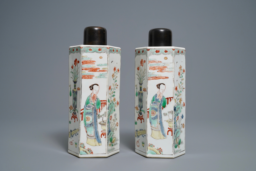 A pair of Chinese hexagonal famille verte tea caddies, Kangxi