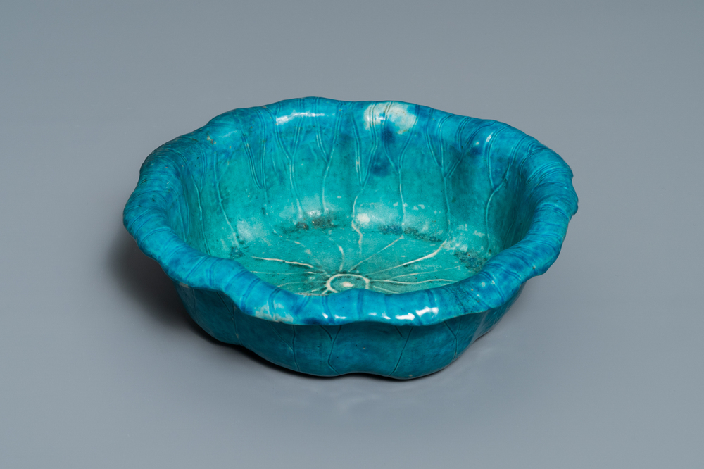 A Chinese turquoise-glazed lotus leaf-shaped brush washer, 18/19th C.