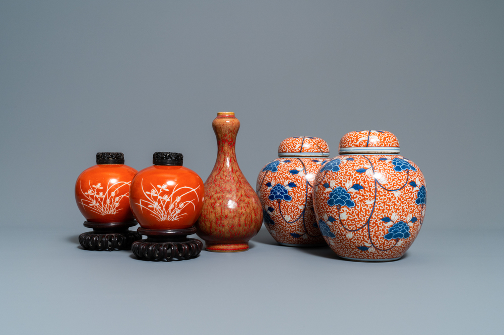 Twee paar Chinese gemberpotten en een flamb&eacute;-vaas, 19/20e eeuw