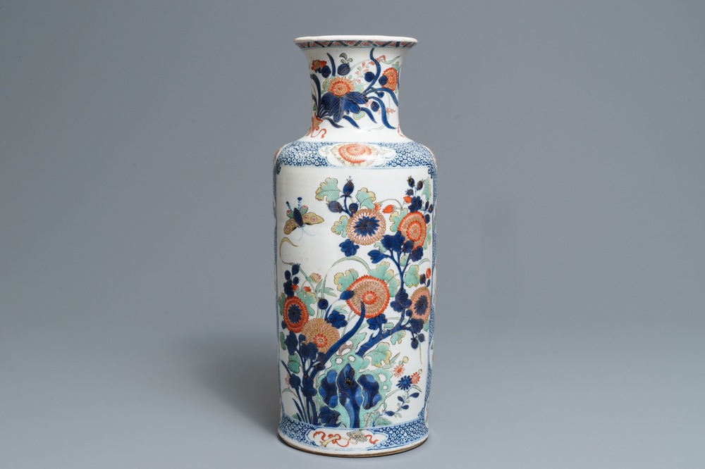 Un vase de forme rouleau en porcelaine de Chine famille verte, Kangxi