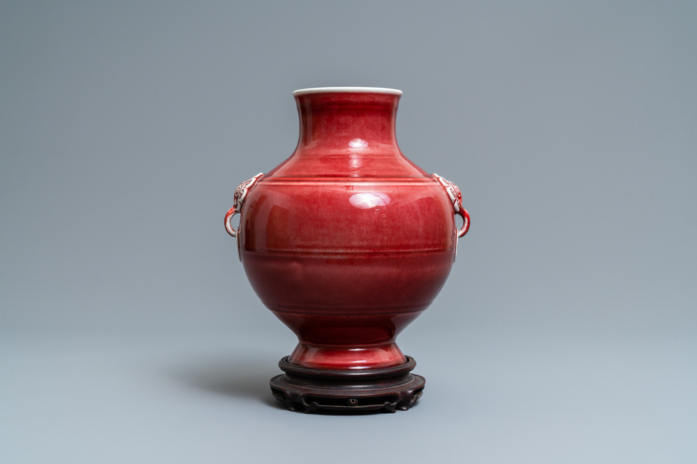 Een Chinese monochrome sang de boeuf 'hu' vaas, Qianlong merk, 19/20e eeuw