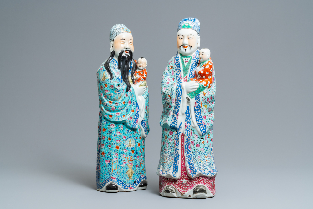 Twee Chinese famille rose figuren van een onsterfelijke, 19/20e eeuw