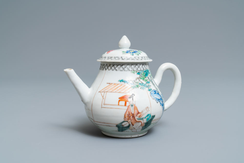Une th&eacute;i&egrave;re couverte en porcelaine de Chine famille rose, Yongzheng