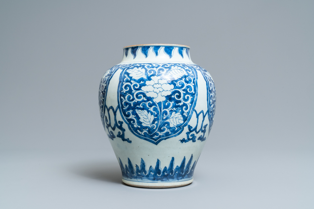 Een Chinese blauw-witte vaas met florale panelen, Kangxi