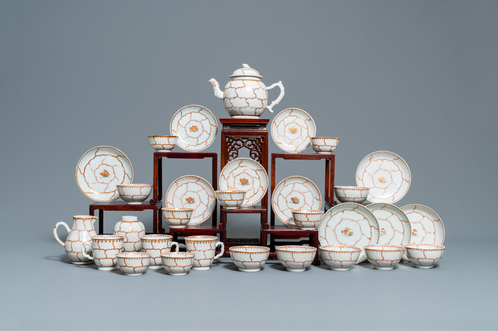 A Chinese iron-red and gilt 30-piece tea service with a butterfly, Qianlong