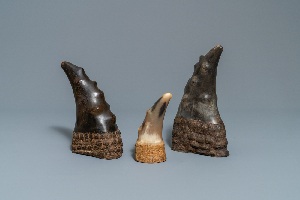 Trois S&ugrave;ng t&ecirc; giac ou objets de lettr&eacute; en corne de buffle, Vietnam, 19&egrave;me