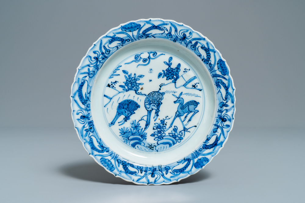 A Chinese blue and white kraak porcelain plate with deer, Wanli