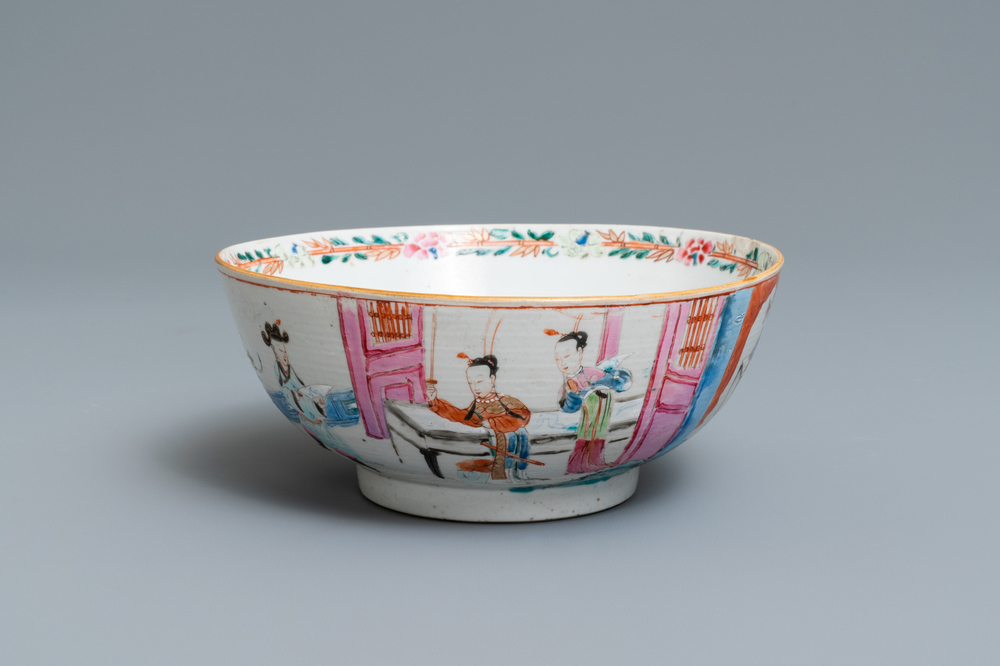 Un bol en porcelaine de Chine famille rose &agrave; d&eacute;cor de figures dans un int&eacute;rieur, Yongzheng