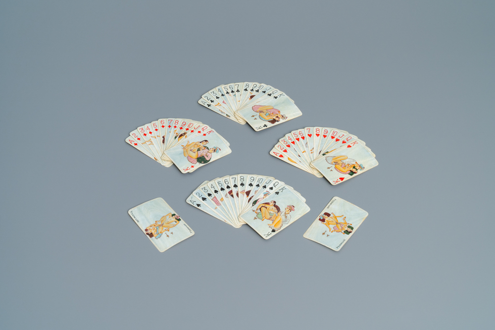 Un jeu de cartes en ivoire aux miniatures &eacute;rotiques, Inde, d&eacute;but du 20&egrave;me