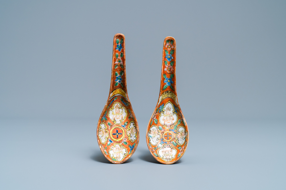 A pair of Chinese Thai market Bencharong spoons, 19th C.