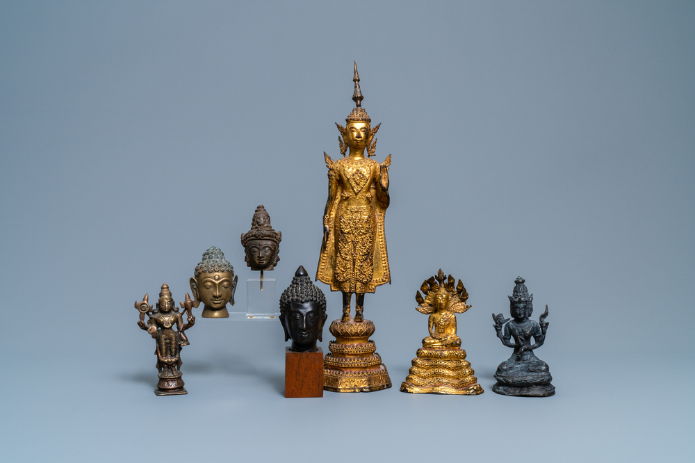 Une collection de figures et fragments en bronze, Inde, Tha&iuml;lande et Tibet, 19&egrave;me et avant