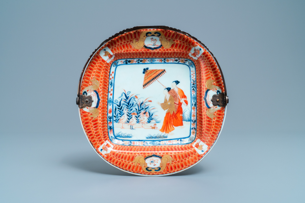 A Chinese Imari-style tray after Cornelis Pronk: 'Dames au parasol', Qianlong
