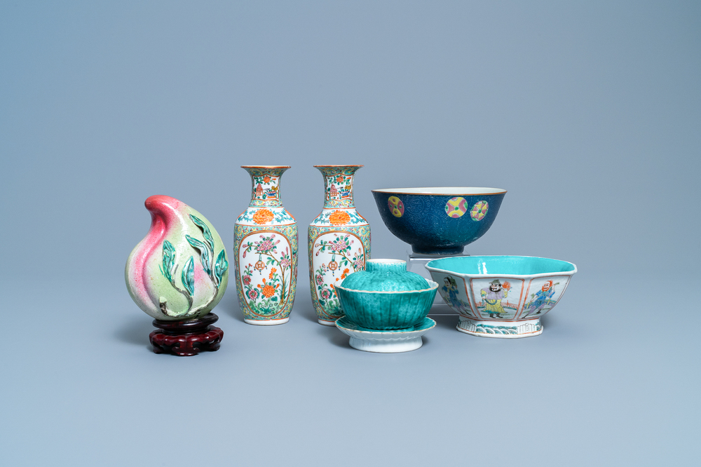 Une collection vari&eacute;e en porcelaine de Chine famille rose et monochrome, 19/20&egrave;me