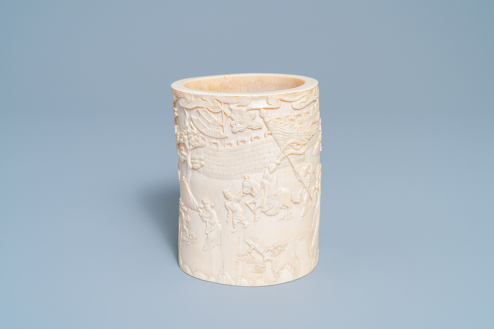 A Chinese ivory brush pot, 18/19th C.