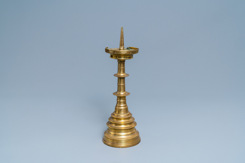 Un grand bougeoir en bronze, Flandres, 16&egrave;me