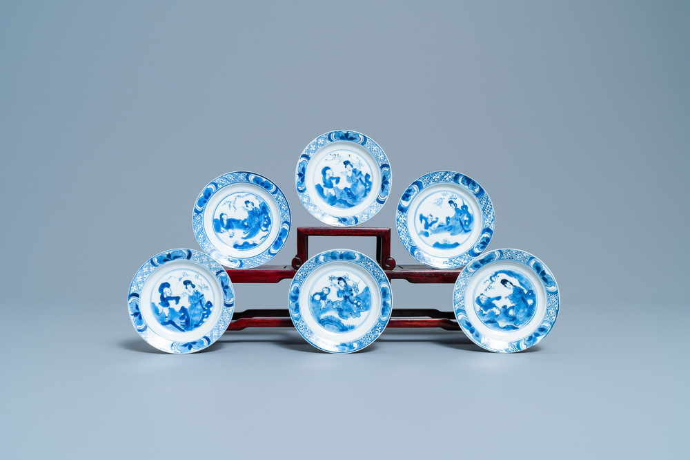 Six coupelles en porcelaine de Chine en bleu et blanc, Kangxi