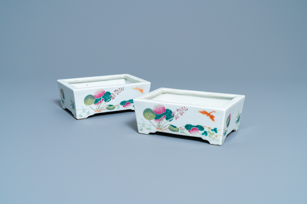 A pair of Chinese rectangular famille rose jardini&egrave;res, 19th C.