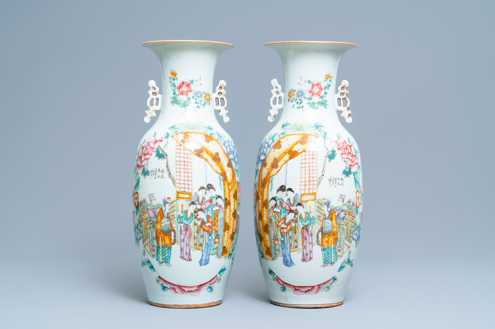 A pair of Chinese famille rose vases, 19/20th C.