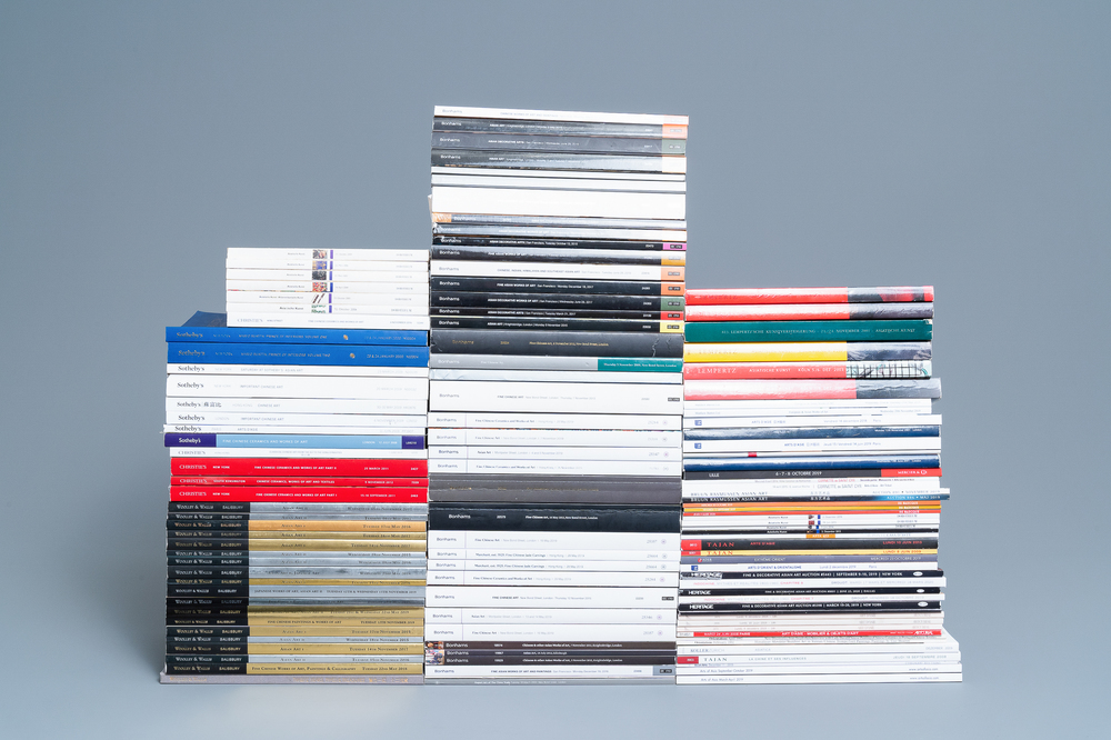 Une collection de 122 catalogues de ventes d'art chinois