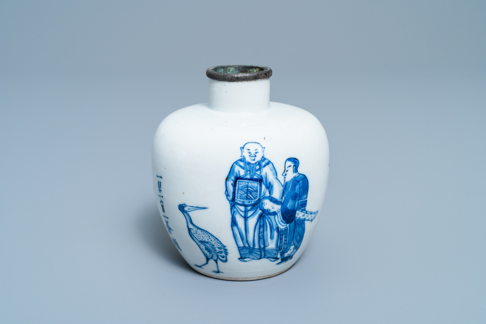 A Chinese blue and white Vietnamese market 'Bleu de Hue' vase, 19th C.