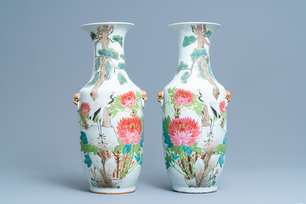 Une paire de vases en porcelaine de Chine qianjiang cai, 19/20&egrave;me
