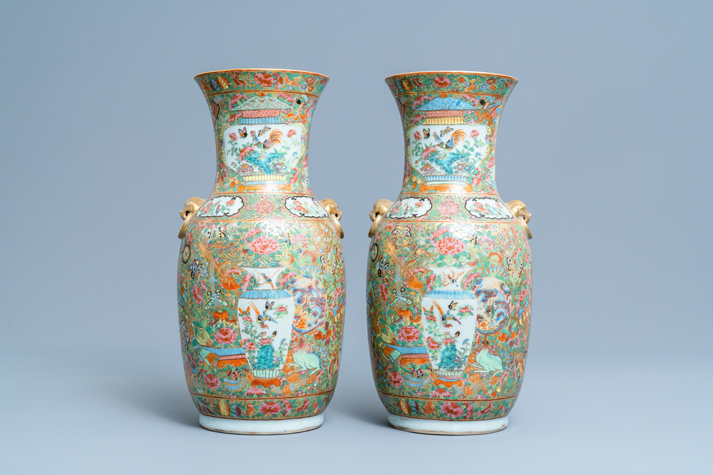 A pair of Chinese Canton famille rose vases with antiquities, 19th C.
