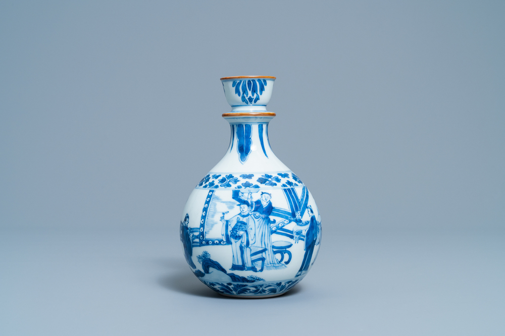 Een Chinese blauw-witte hookah-basis met verhalend decor, Kangxi