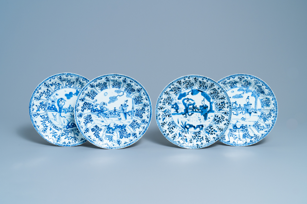 Quatre plats en porcelaine de Chine en bleu et blanc, Kangxi/Yongzheng