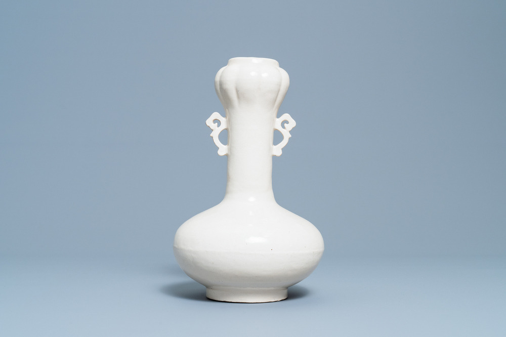 Un vase en porcelaine de type Cizhou, Chine, Ming