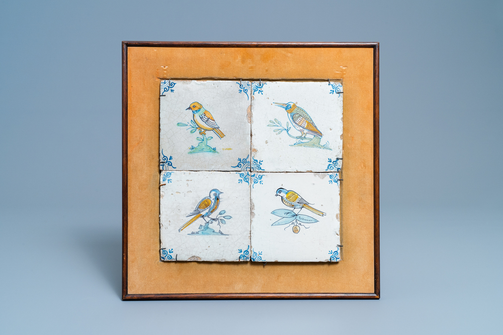 Vier polychrome Delftse tegels met vogels, 17e eeuw