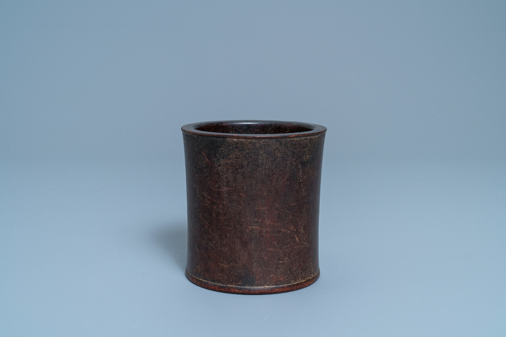 Un pot &agrave; pinceaux en bois, Chine, Ming