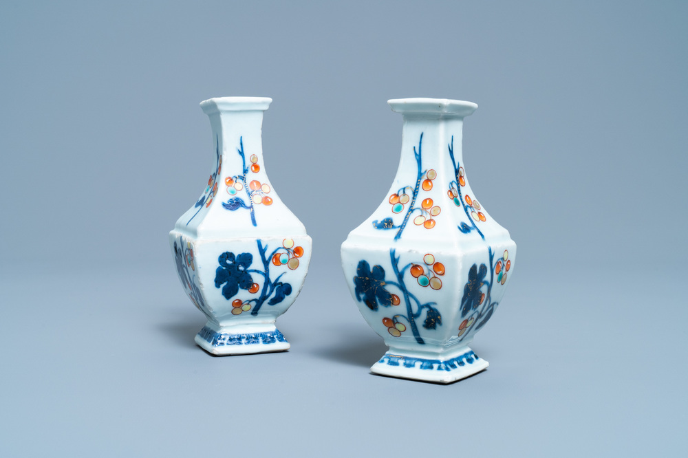 A pair of Chinese 'Pronk studio' vases, Qianlong