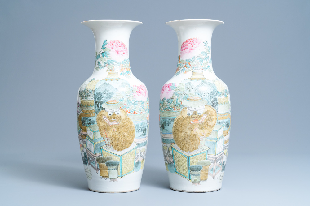 Une paire de vases en porcelaine de Chine qianjiang cai, 19/20&egrave;me