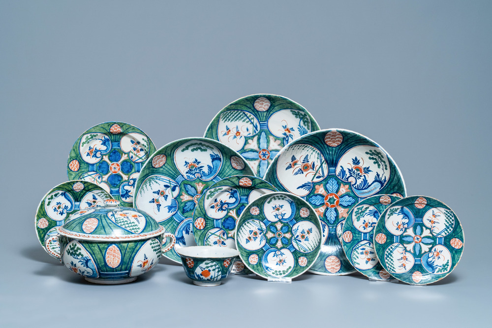 Un ensemble en fa&iuml;ence de Delft polychrome &agrave; d&eacute;cor 'quatre coeurs', 1&egrave;re moiti&eacute; du 18&egrave;me