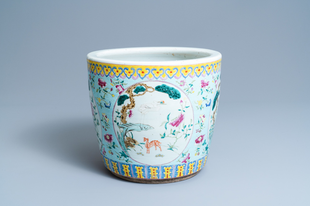 A Chinese famille rose jardini&egrave;re, 19th C.