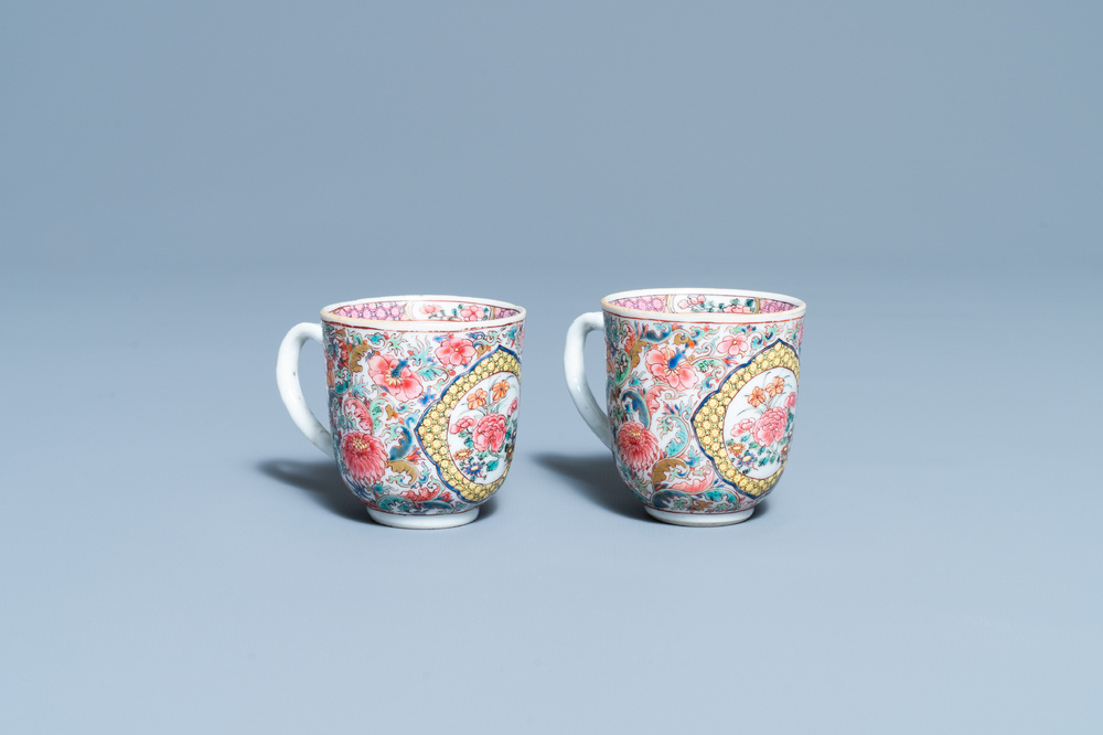 Een paar Chinese famille rose koppen, Yongzheng
