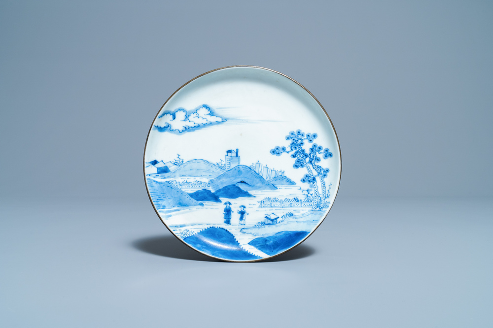 A Chinese blue and white Vietnamese market 'Bleu de Hue' plate, 19th C.