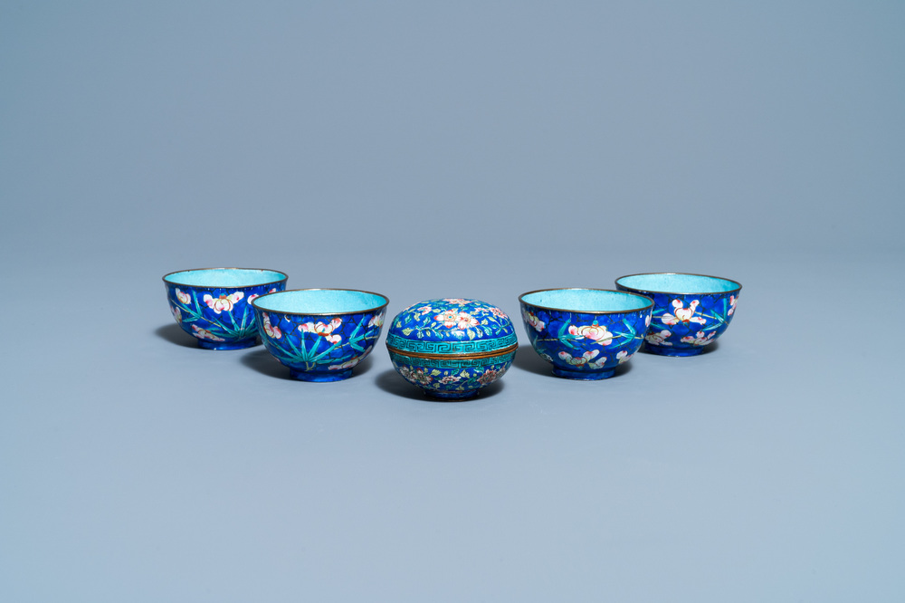 Quatre bols et une bo&icirc;te couverte en &eacute;maux de Vietnam de type Phap Lam Hue, marque Minh Mang, 1820-1841