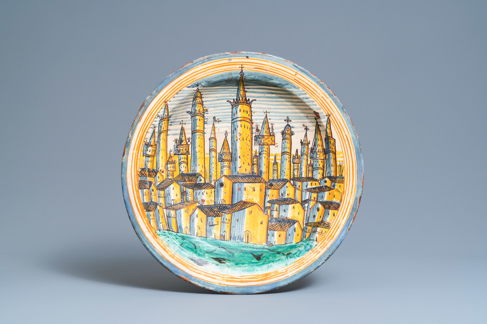 A large Italian maiolica dish with a view on San Gimignano, Deruta, 16/17th C.